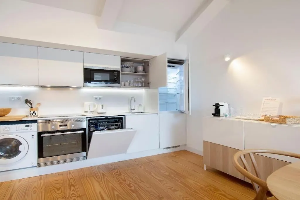 Lägenhet Liberdade Stylish Attic Apt With Ac And City View Lisboa