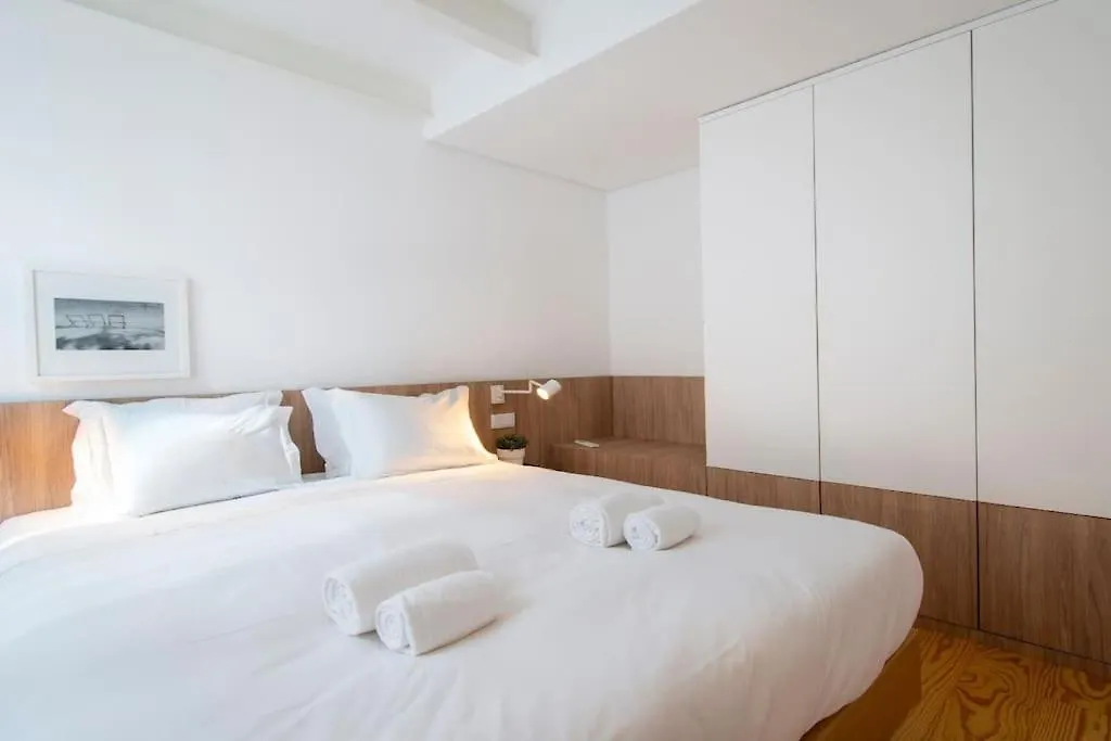 Liberdade Stylish Attic Apt With Ac And City View Lisboa Lägenhet