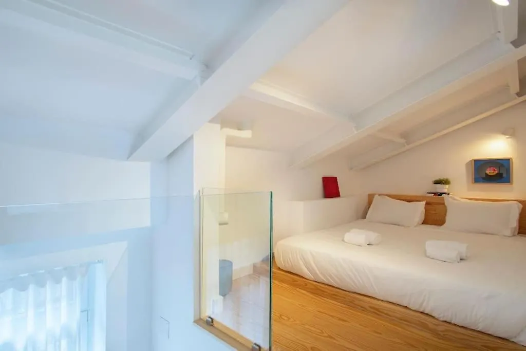 Liberdade Stylish Attic Apt With Ac And City View Лиссабон Апартаменты