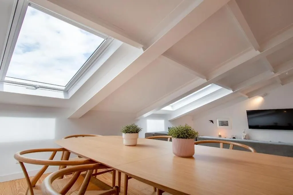 Liberdade Stylish Attic Apt With Ac And City View Лиссабон Португалия