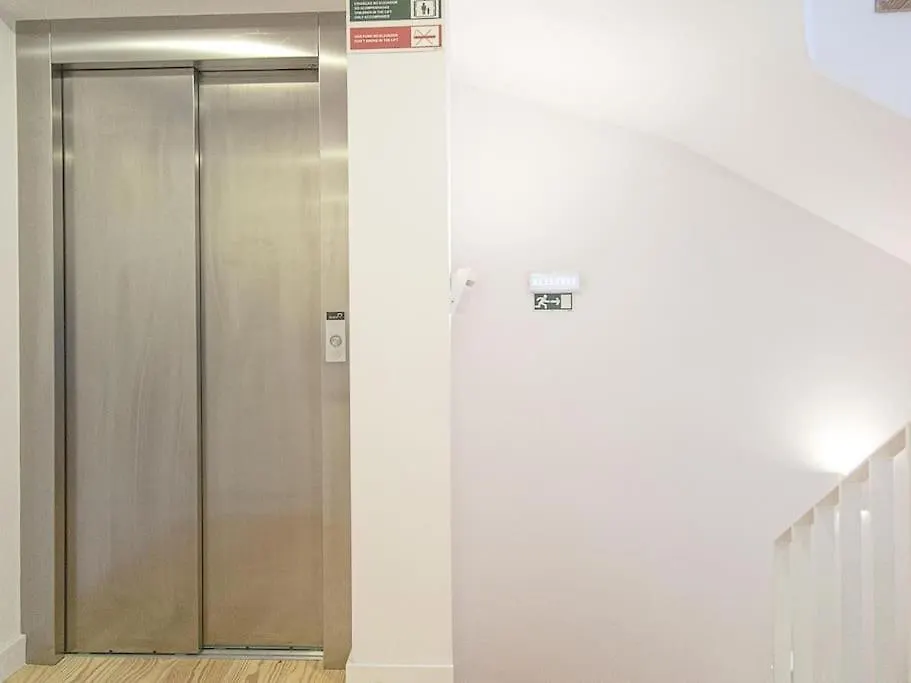 Liberdade Stylish Attic Apt With Ac And City View Лиссабон