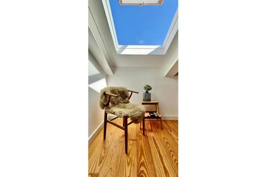 Liberdade Stylish Attic Apt With Ac And City View Лиссабон 0*,  Португалия