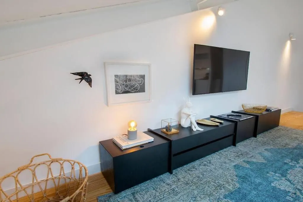Liberdade Stylish Attic Apt With Ac And City View Лиссабон Апартаменты