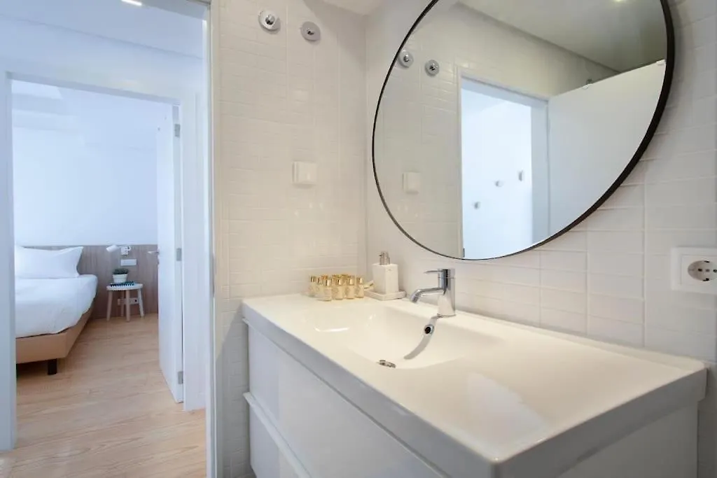 Liberdade Stylish Attic Apt With Ac And City View Лиссабон