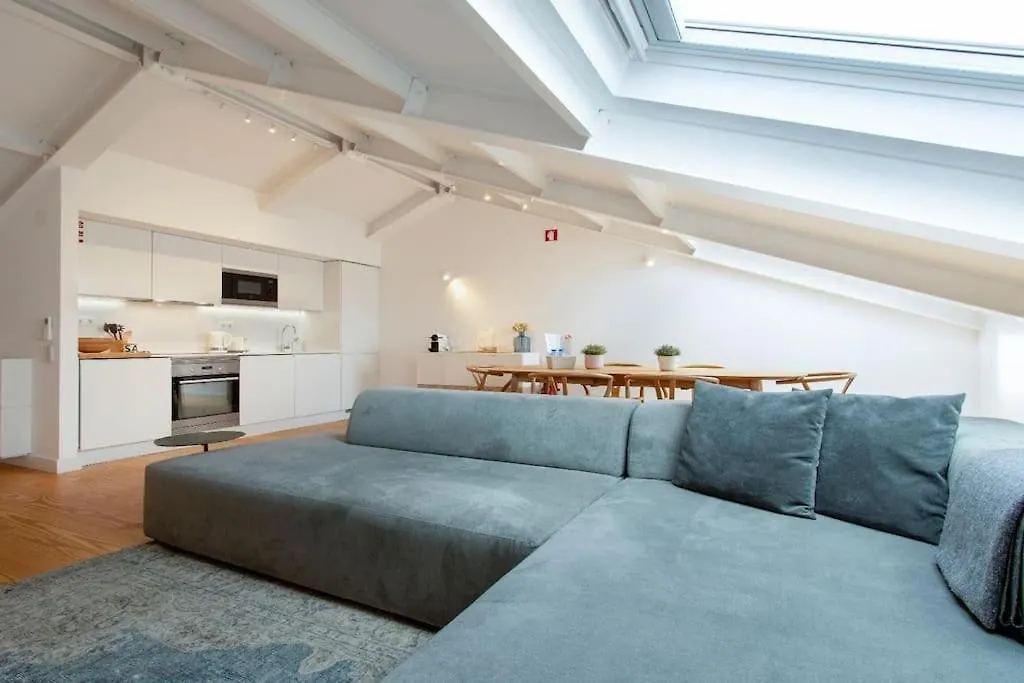 Апартаменты Liberdade Stylish Attic Apt With Ac And City View Лиссабон